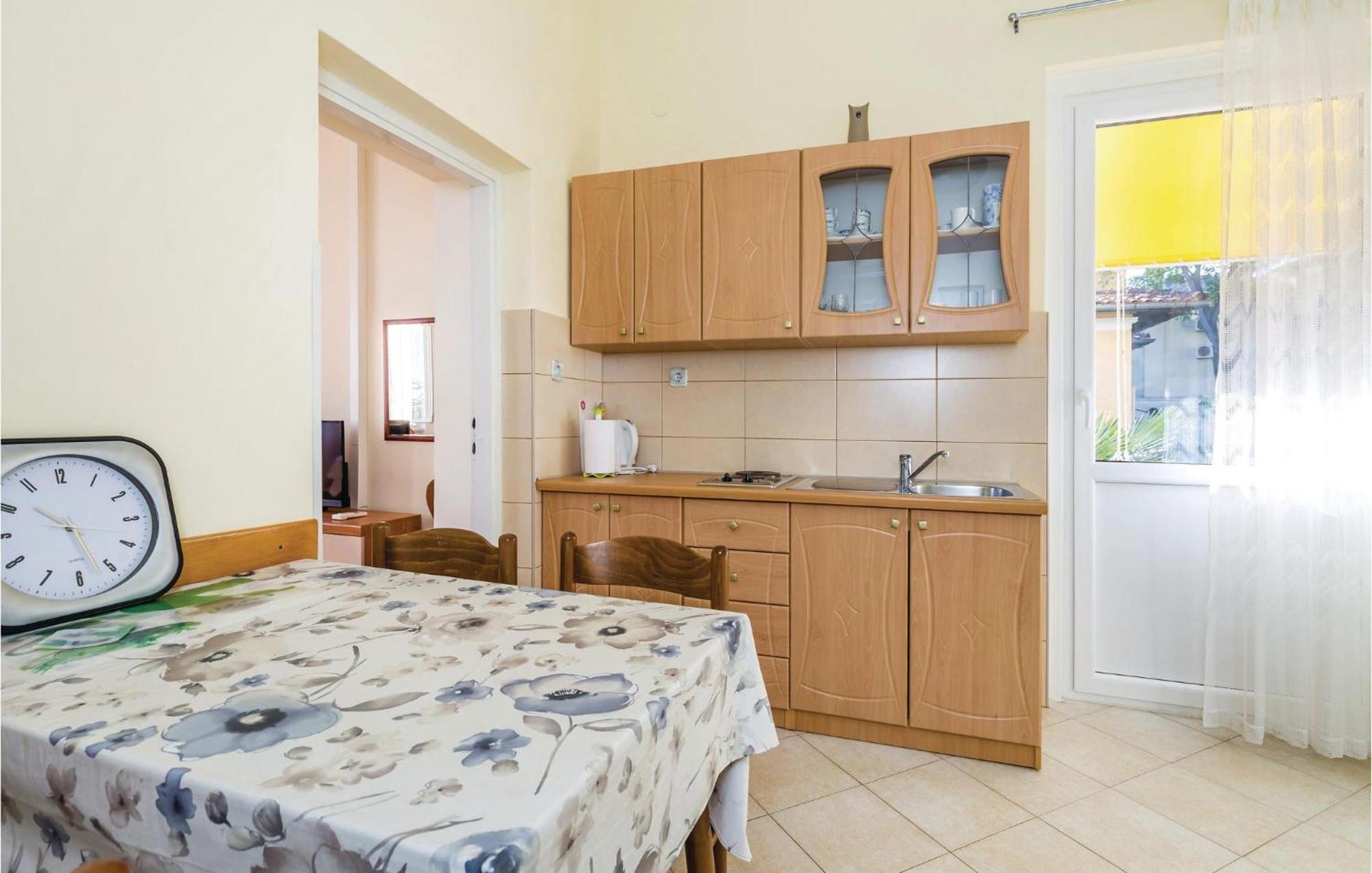 Stunning Apartment In Lovran With Kitchen Екстериор снимка